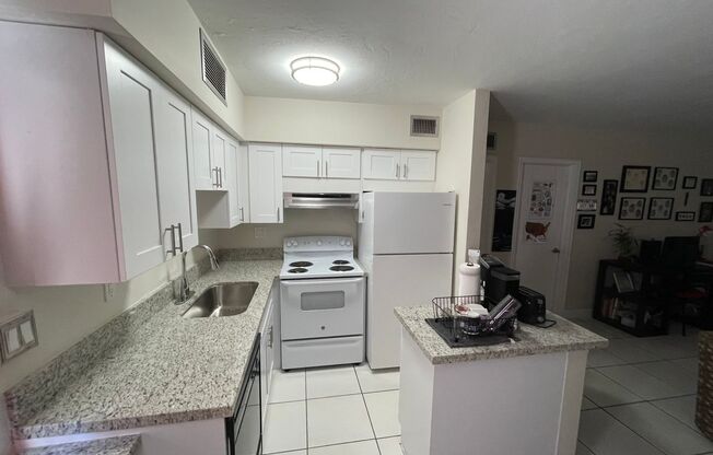 1 bed, 1 bath, 705 sqft, $1,550, Unit 111