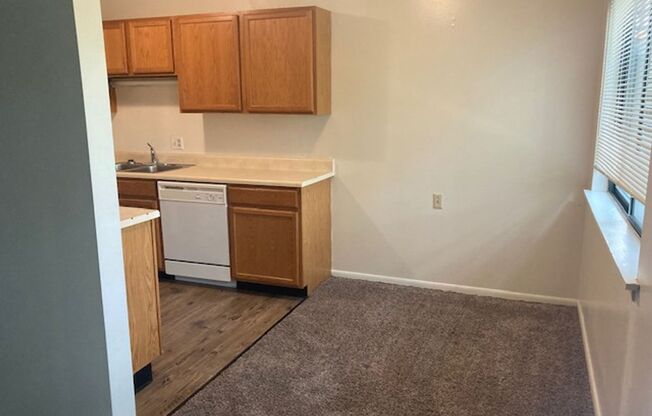 2 beds, 1 bath, 680 sqft, $650, Unit 1108B