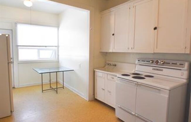 1 bed, 1 bath, 689 sqft, $1,195, Unit 402