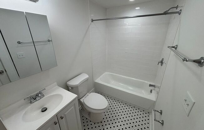 2 beds, 1 bath, 750 sqft, $1,999, Unit 5637 Hobart St.#23