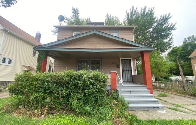 Charming 3-Bedroom Home – 12100 Parkhill Ave