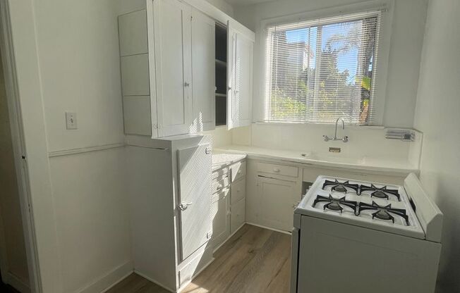 Studio, 1 bath, 450 sqft, $1,500, Unit SUN19