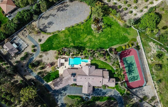 Beautiful Rancho Santa Fe Covenant home on 3 acres