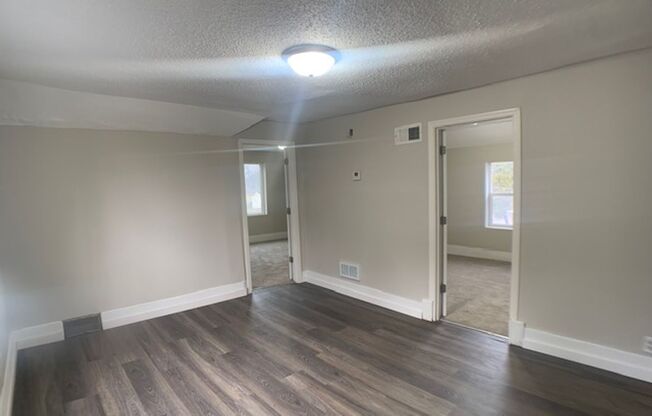 2 beds, 1 bath, 725 sqft, $1,595, Unit 2