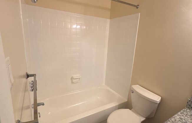 2 beds, 2 baths, 1,000 sqft, $2,150, Unit 14233 #304