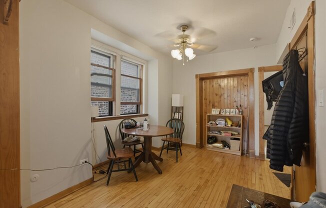 1931 W EVERGREEN AVE