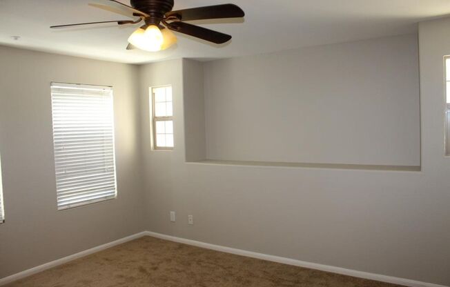 3 Bd/3.5 Ba townhome w balcony & attached 2 car garage ~ Bishop