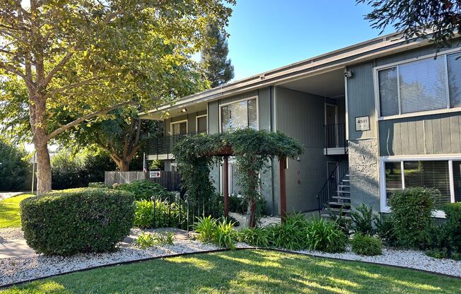 2 beds, 1 bath, 895 sqft, $1,700, Unit 494803