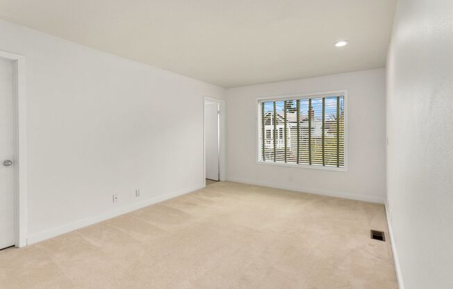 3 beds, 3.5 baths, $6,100