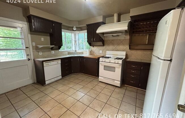 4024 LOVELL AVE