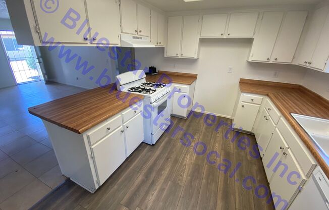 2 beds, 1 bath, 936 sqft, $1,250