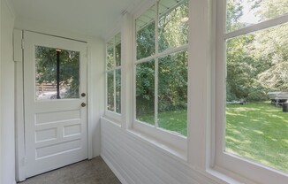 192 WOODHULL RD