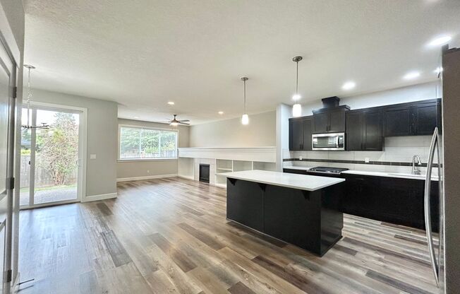 3 beds, 2.5 baths, $2,800