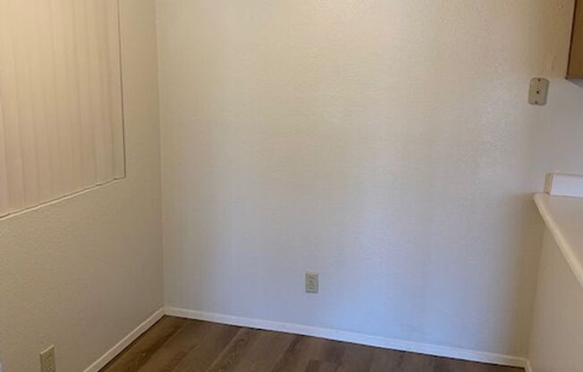 3900 El Potrero Ln. #5 - Apartment