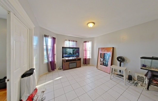 3 beds, 1 bath, 1,200 sqft, $2,600, Unit 3
