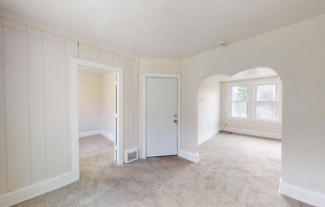 2 beds, 1 bath, 735 sqft, $900, Unit Unit 4