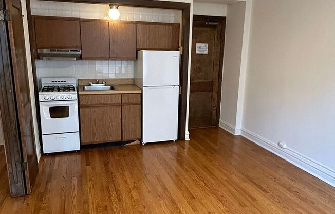 Studio, 1 bath, 320 sqft, $1,325, Unit 225-211