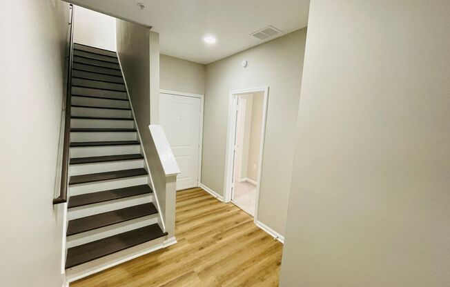 4BD/4.5BA in ROWANDALE!