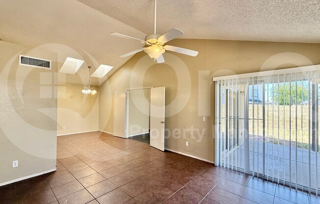 11014 N 81 AVE