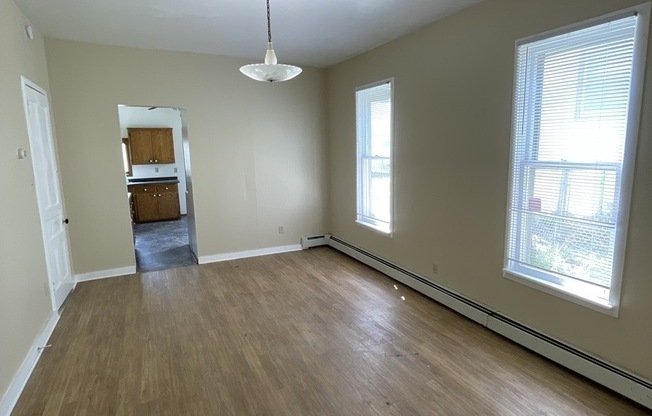 282 PAGE ST E