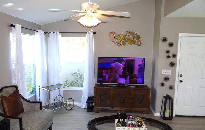 3 bed 2.5 bath home only 1.5 miles to the beach