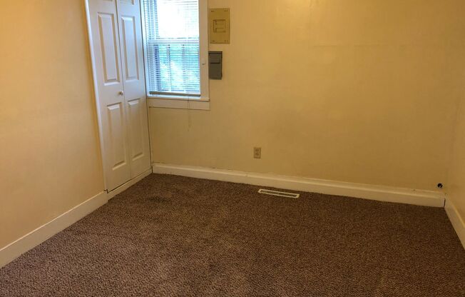 3 beds, 1 bath, $1,095