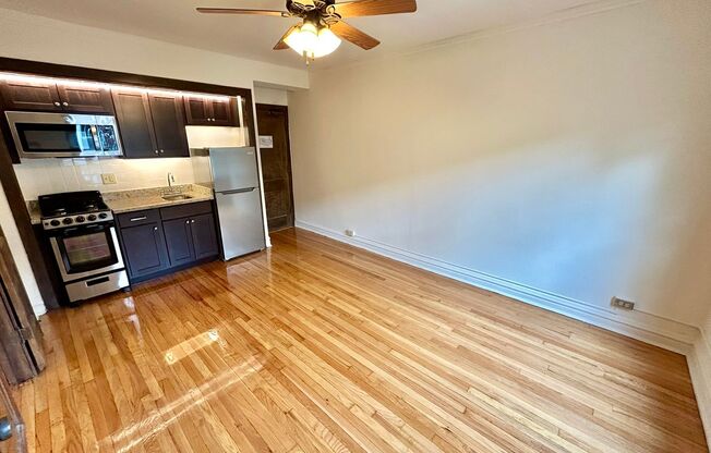 Studio, 1 bath, 320 sqft, $1,495, Unit 225-211