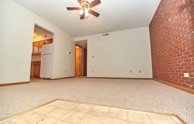 2 beds, 1 bath, 750 sqft, $975, Unit 1217-07