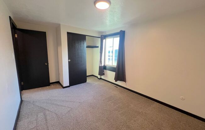 2 beds, 1 bath, 700 sqft, $1,225, Unit 4