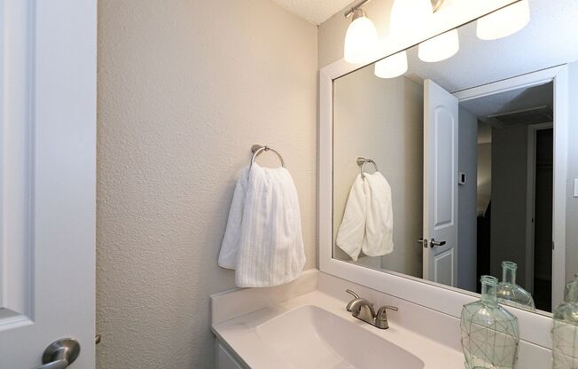 1 bed, 1 bath, 745 sqft, $835