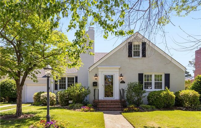 Beautiful Cape Cod in Larchmont