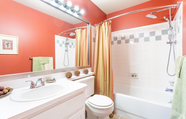 2 BR, 2 BA - 1050 SF