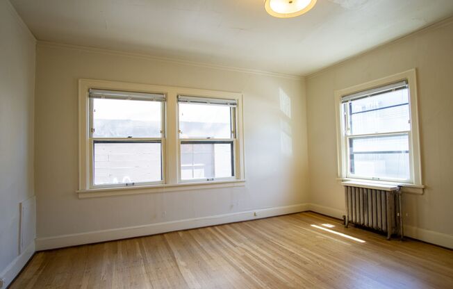 Lease this Charming Hollywood Studio Ready Now!
