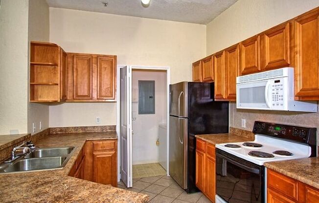 2 beds, 2 baths, $1,700, Unit Unit 304