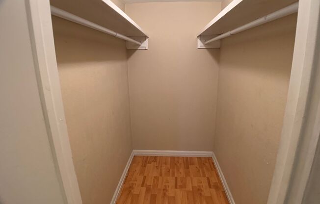 3 beds, 1 bath, $875