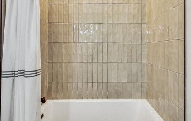 3 beds, 3 baths, 1,248 sqft, $4,600, Unit 3449-409
