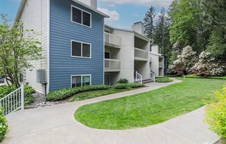 Updated 2 Bedroom Condo in Prime Redmond Location!