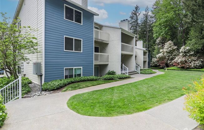 Updated 2 Bedroom Condo in Prime Redmond Location!