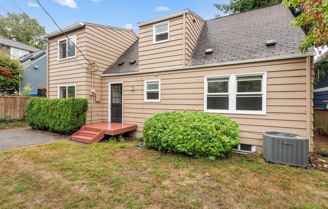 Nice 4-bed, 2-bath single-family home with air-conditioning near Hawthorne Hill in Seattle for rent!