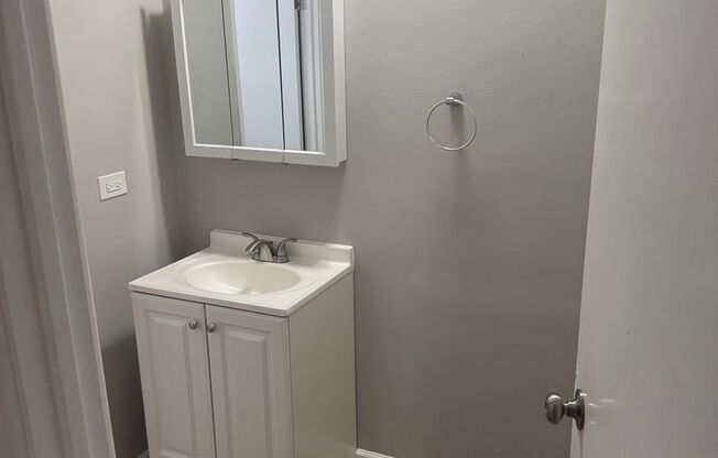 2 beds, 1 bath, $1,500, Unit 801-2D