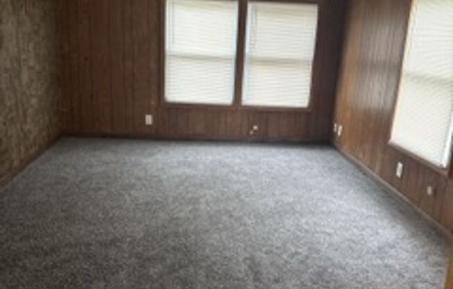 3 beds, 2 baths, $1,400