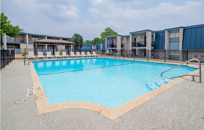 2 beds, 1 bath, 873 sqft, $1,120, Unit 02-0202