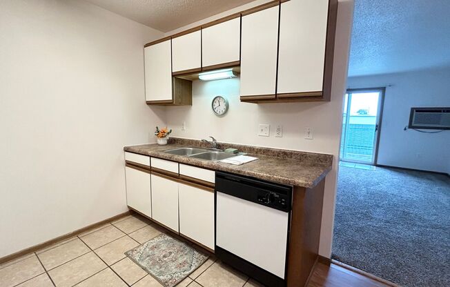 2 beds, 1 bath, 795 sqft, $865, Unit 1430-303