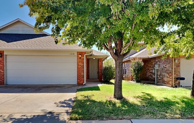 Very Nice Duplex in Gated Neighborhood Mustang Schools