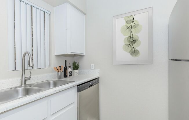 Studio, 1 bath, 390 sqft, $924, Unit 165