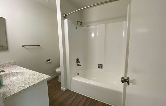 1 bed, 1 bath, 700 sqft, $2,425, Unit 50-19