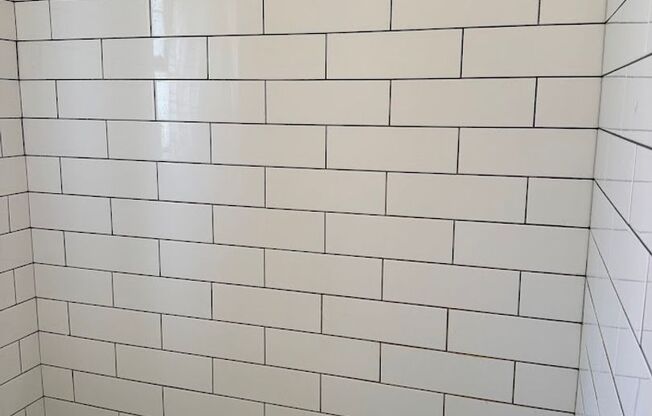 3 beds, 1 bath, $1,675, Unit 102A