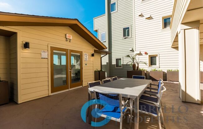 2 beds, 2 baths, 914 sqft, $3,595, Unit 204