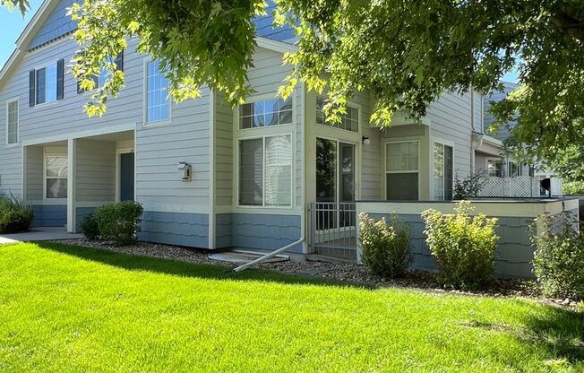 Charming 2 Bed/1.5 Townhome in Fabulous Longmont Location!