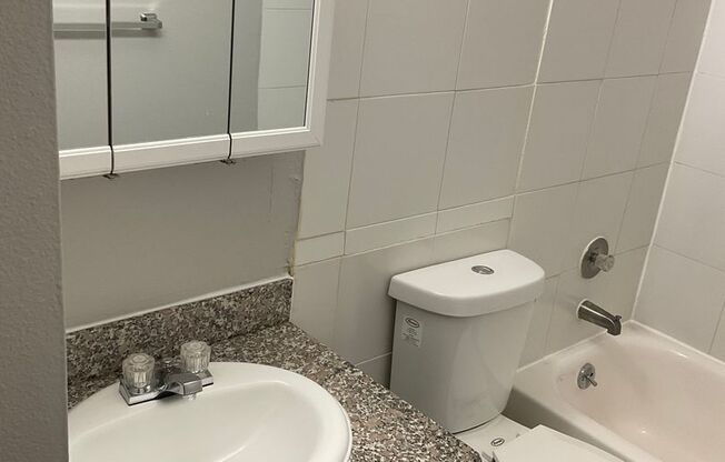 1 bed, 1 bath, 500 sqft, $1,100, Unit 41-B